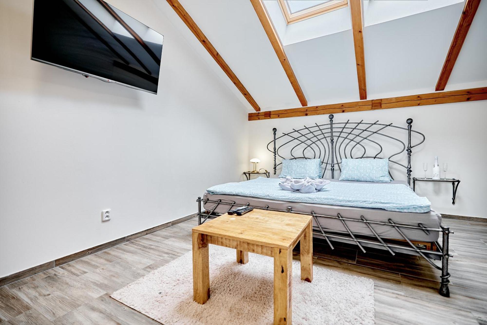 Apartmany Svatosske Skaly Loket Exterior foto
